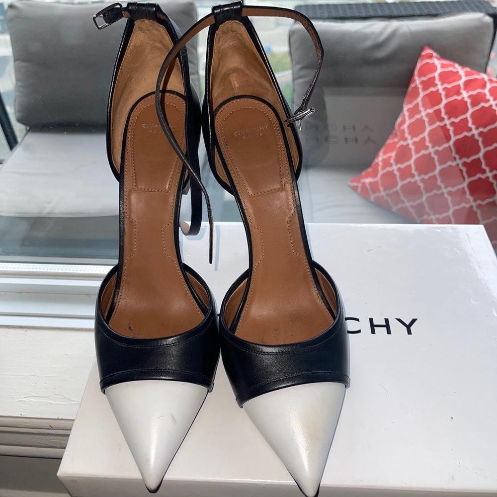GIVENCHY 42 Screw Heel Heels Black & White